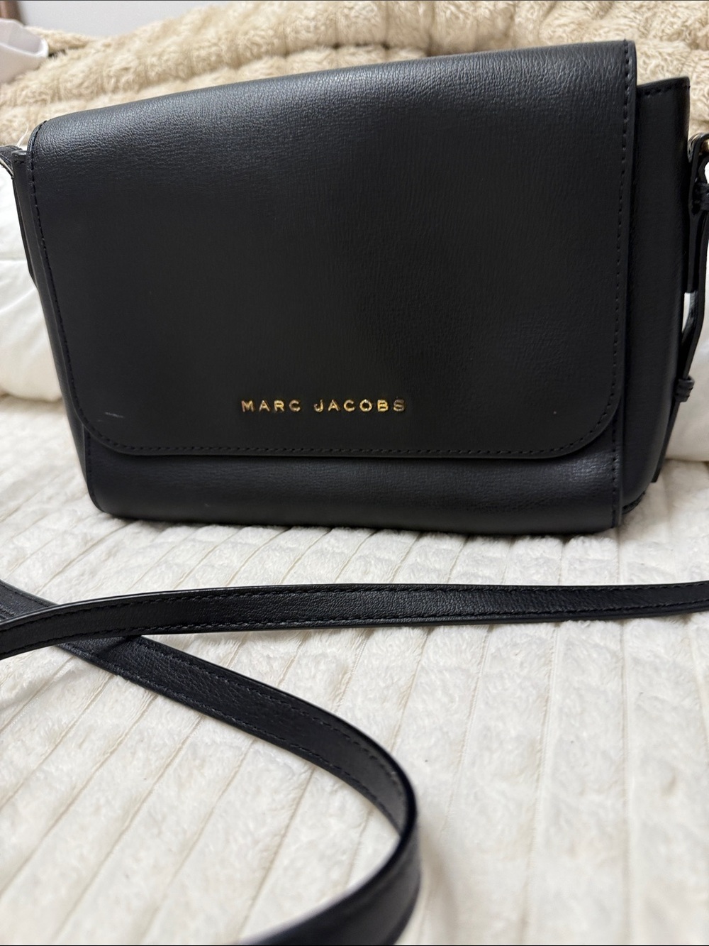 Marc Jacobs Black Leather Crossbody with Gold Logo - Picture 3 of 4